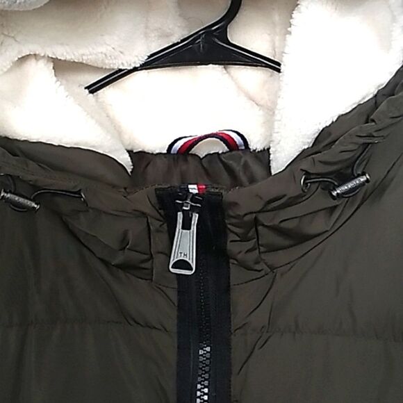 Tommy Hilfiger NWT Men's Sherba Lined Hooded Puffer Coat. Size Medium - Picture 3 of 16